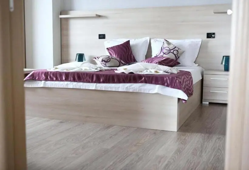 Cameră Standard cu Balcon, Kharisma