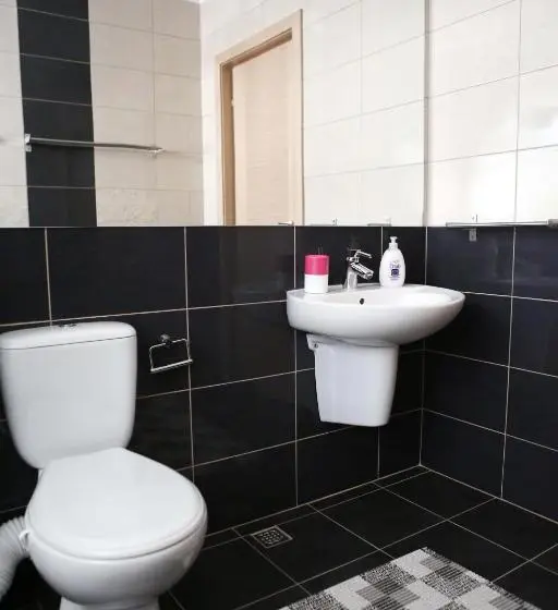 Suite Familiar, Kharisma