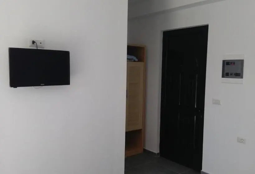اتاق استاندارد سه تخته با چشم‌انداز باغ, Guest House Solive