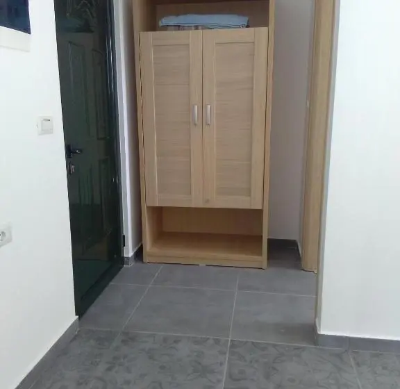 اتاق استاندارد سه تخته با چشم‌انداز باغ, Guest House Solive