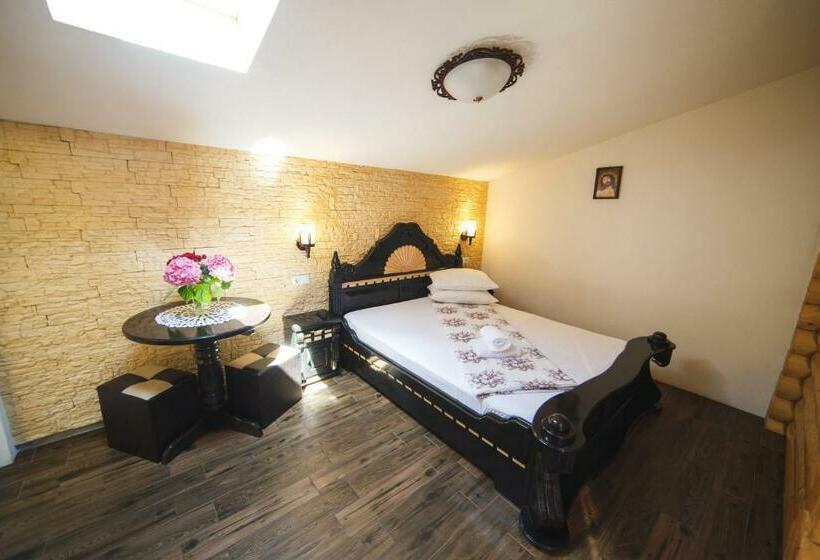 غرفة قياسية, Vila Adr