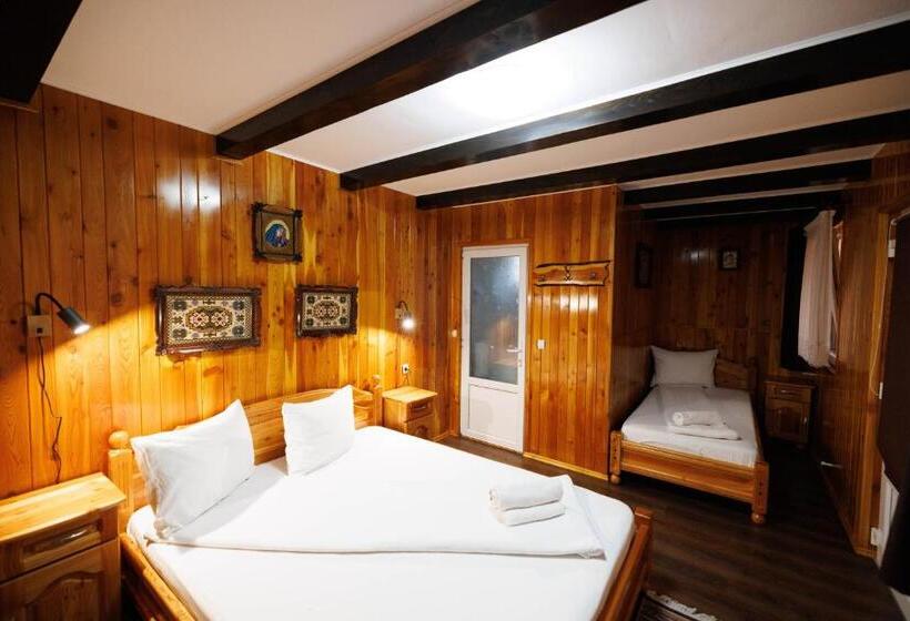 غرفة قياسية ثلاثية, Vila Adr