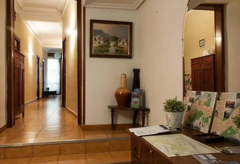 اتاق استاندارد سه نفره, Pension Iberia