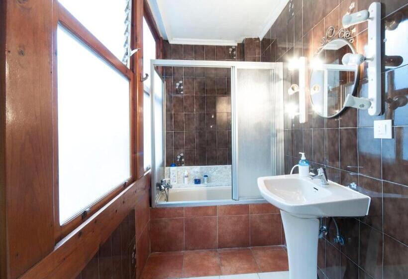 اتاق استاندارد با سرویس بهداشتی مشترک, Pension Iberia