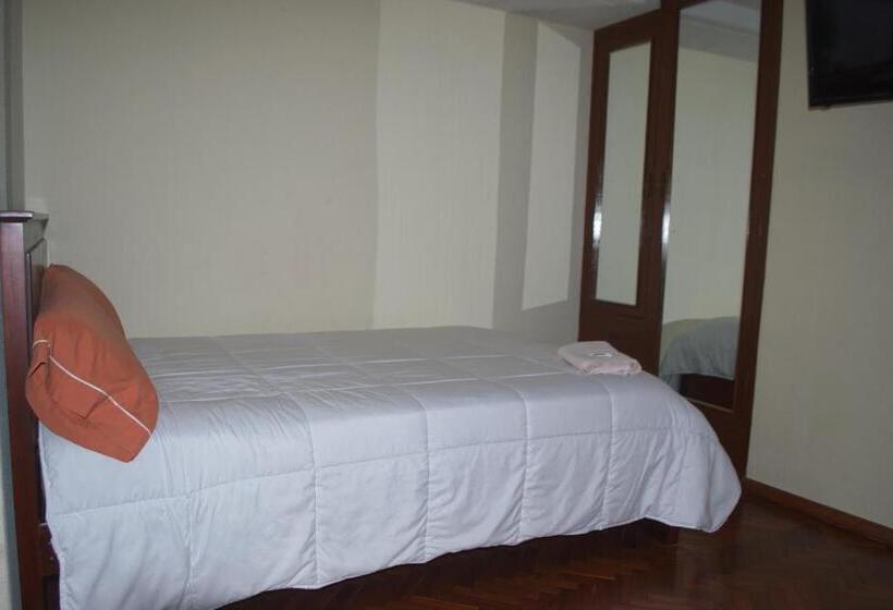 Standard Neljän Hengen Huone, Hostal Monte Carmelo
