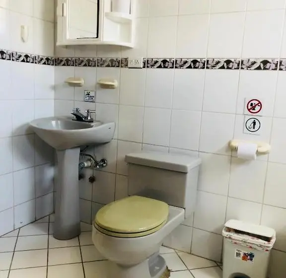 コンフォートトリプルルーム, Hostal Monte Carmelo