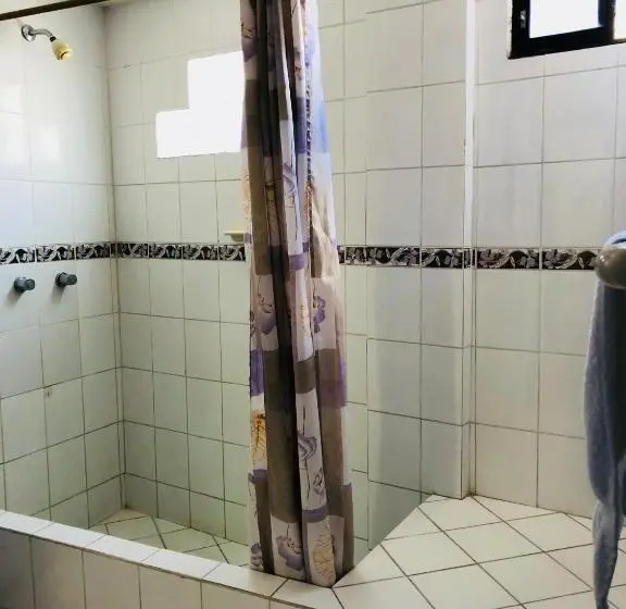 コンフォートトリプルルーム, Hostal Monte Carmelo