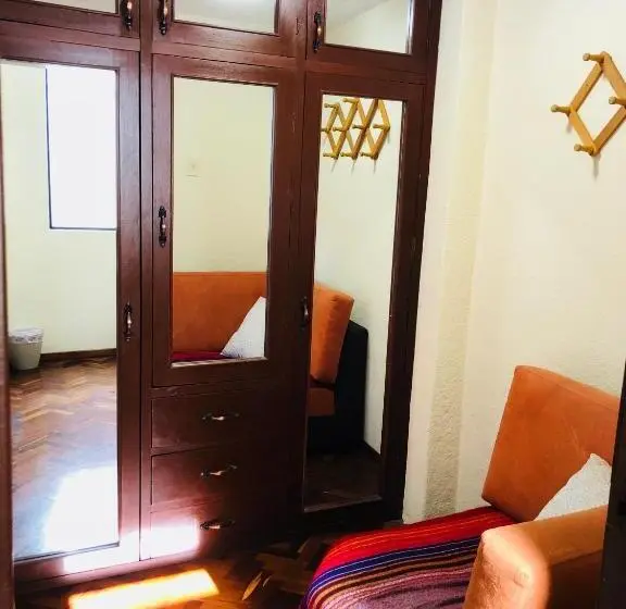コンフォートトリプルルーム, Hostal Monte Carmelo