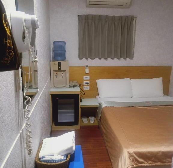 Camera Standard, Yung Feng