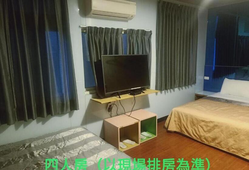 اتاق استاندارد چهار تخته, Yung Feng