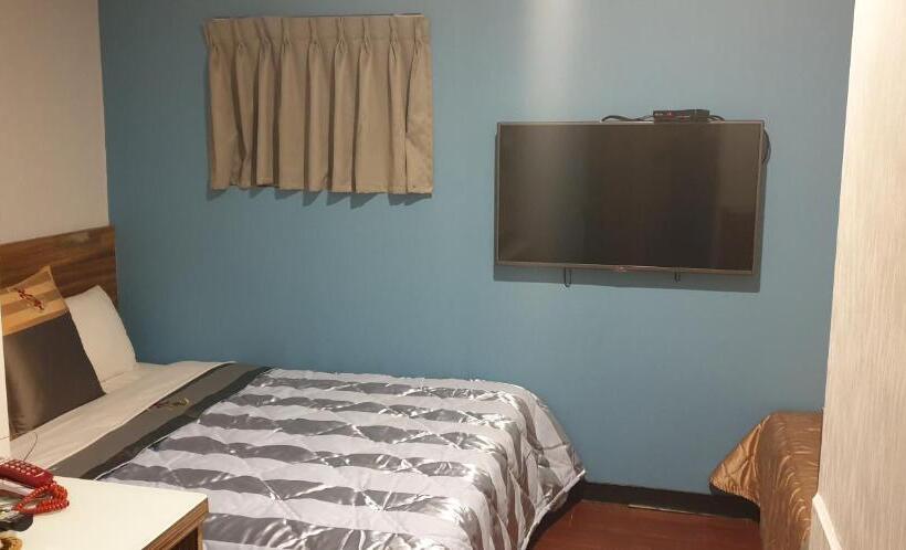 Camera Quadrupla Standard, Yung Feng