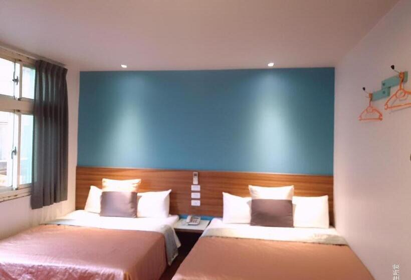 Camera Quadrupla Standard, Yung Feng