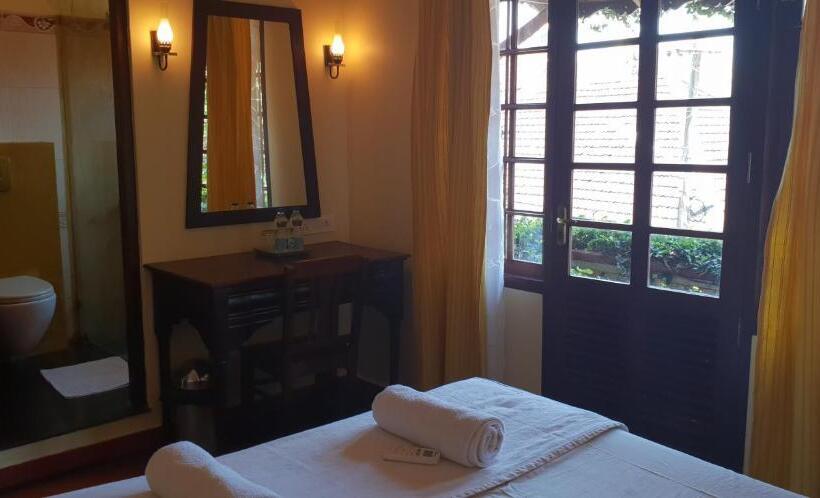 Номер Deluxe, Raintree Lodge