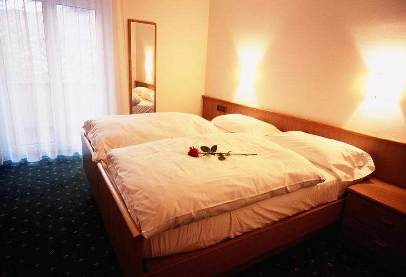 דירת שלושה חדרים, Residence Frea