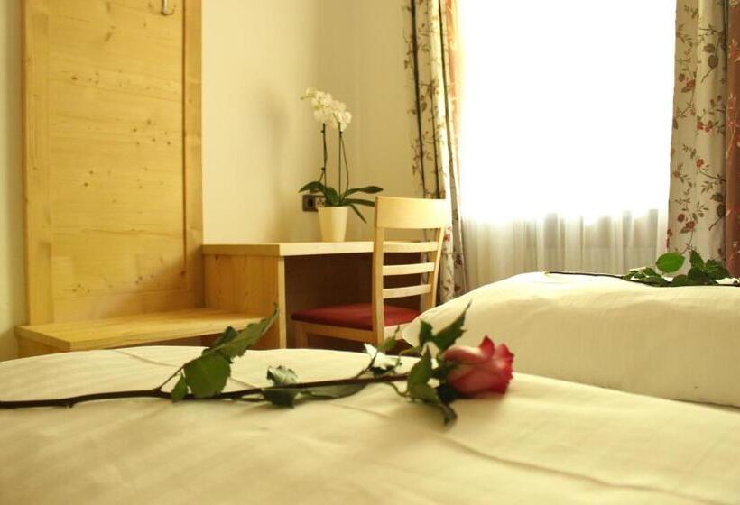 דירת שלושה חדרים, Residence Frea