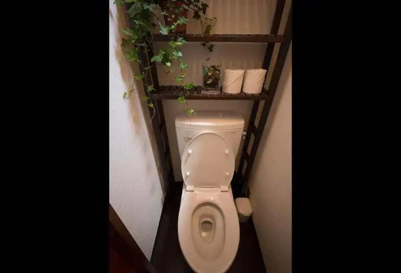 Economy Yhden Hengen Huone, Guesthouse Azito