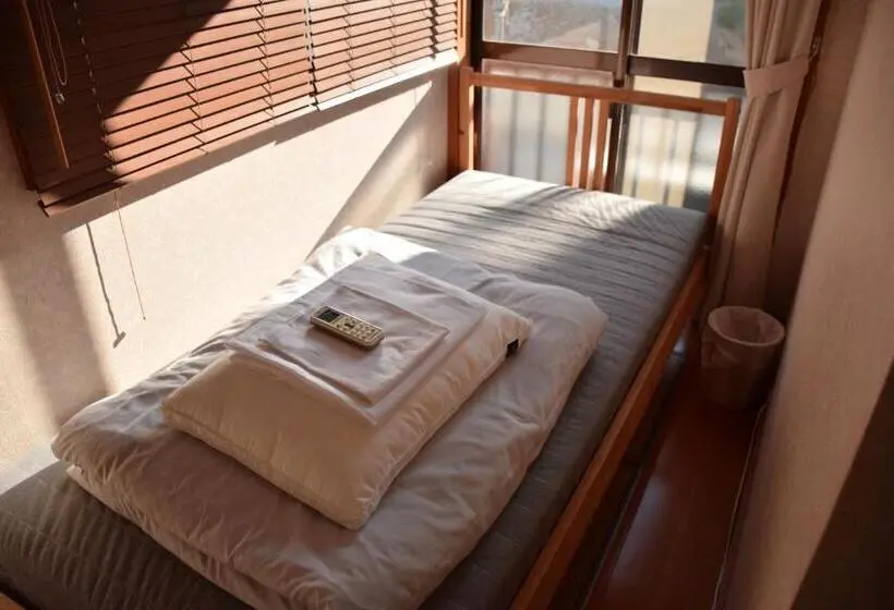 Economy Yhden Hengen Huone, Guesthouse Azito