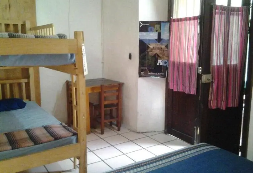 اتاق اکونومی, Hostal Luz De Luna Nuyoo