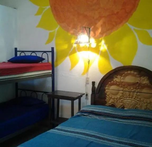 اتاق اکونومی, Hostal Luz De Luna Nuyoo