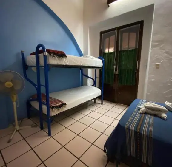 تختخواب در اتاق مشترک, Hostal Luz De Luna Nuyoo