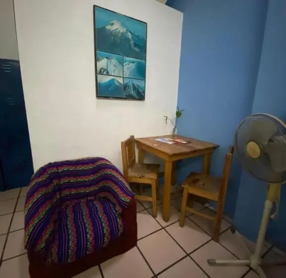 تختخواب در اتاق مشترک, Hostal Luz De Luna Nuyoo