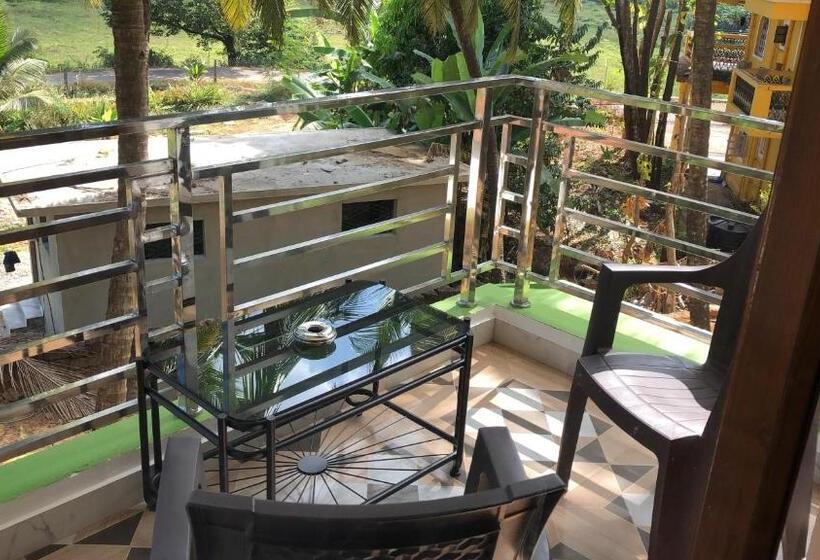 Полулюкс с Балконом, John S Highland Comfort