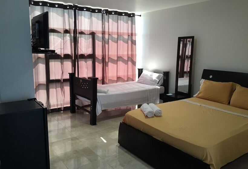 Номер Стандарт Трехместный, Hostal Central Beach