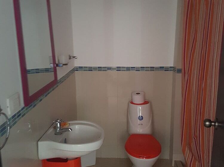 四人标准间, Hostal Central Beach