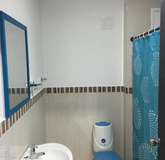 Четырехместный Номер Стандарт, Hostal Central Beach