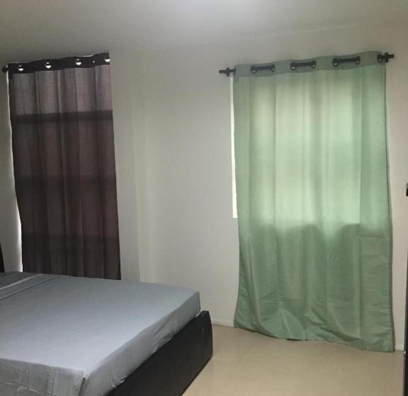 四人标准间, Hostal Central Beach