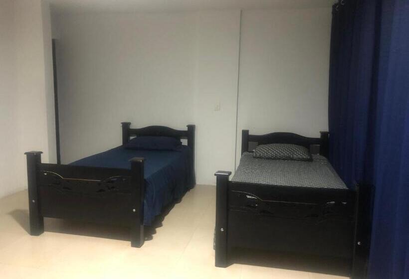 Семейный Номер, Hostal Central Beach