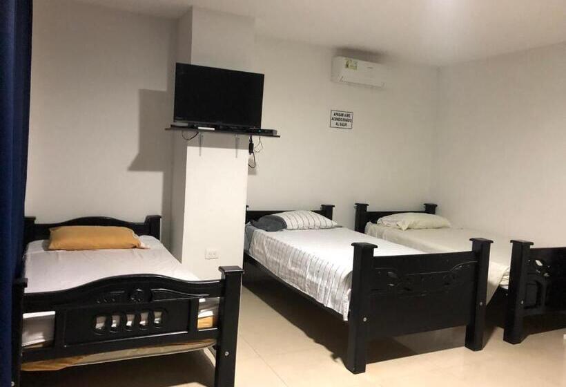 Семейный Номер, Hostal Central Beach