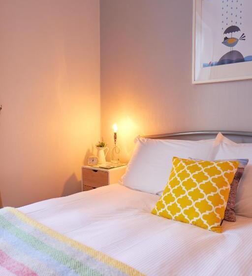 디럭스 룸, Corner Beech House