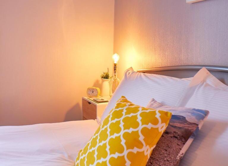 디럭스 룸, Corner Beech House