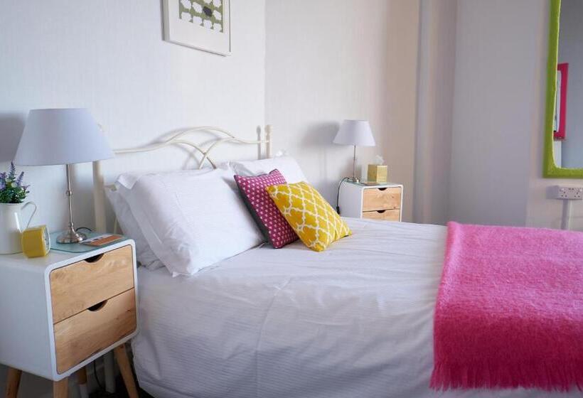 デラックスルーム, Corner Beech House