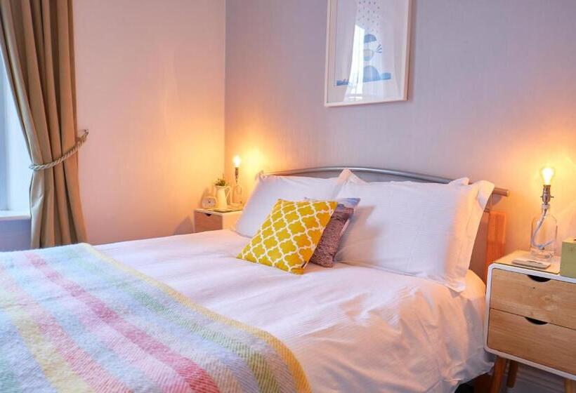 デラックスルーム, Corner Beech House