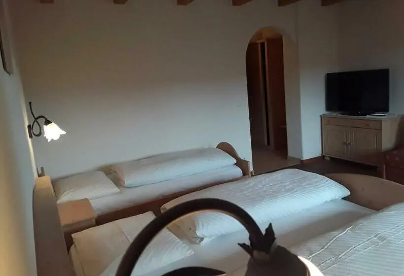 Standard Kolmen Hengen Huone, Pension Marchnerhof