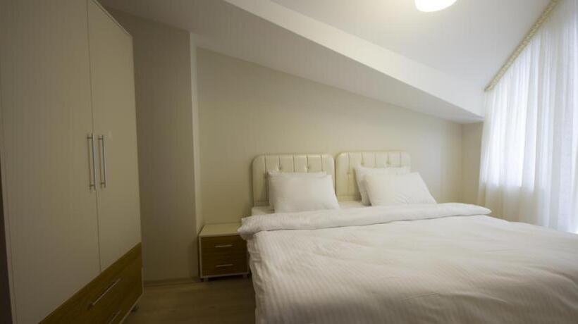 带1个卧室的带阳台的公寓, A Plus