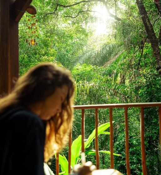 استودیوی لوکس, Pousada Anjali