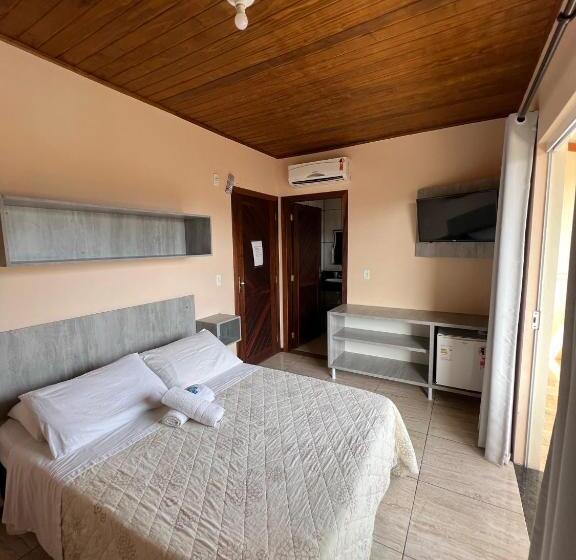 חדר לארבעה סטנדרטי עם מרפסת, Pousada Rosália