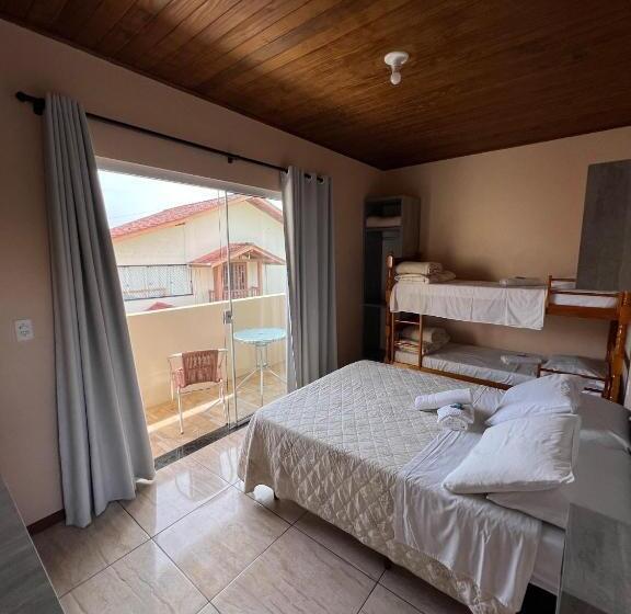 חדר לארבעה סטנדרטי עם מרפסת, Pousada Rosália