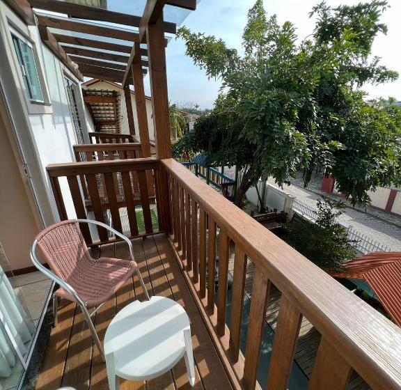 חדר סטנדרט לשלושה עם מרפסת, Pousada Rosália