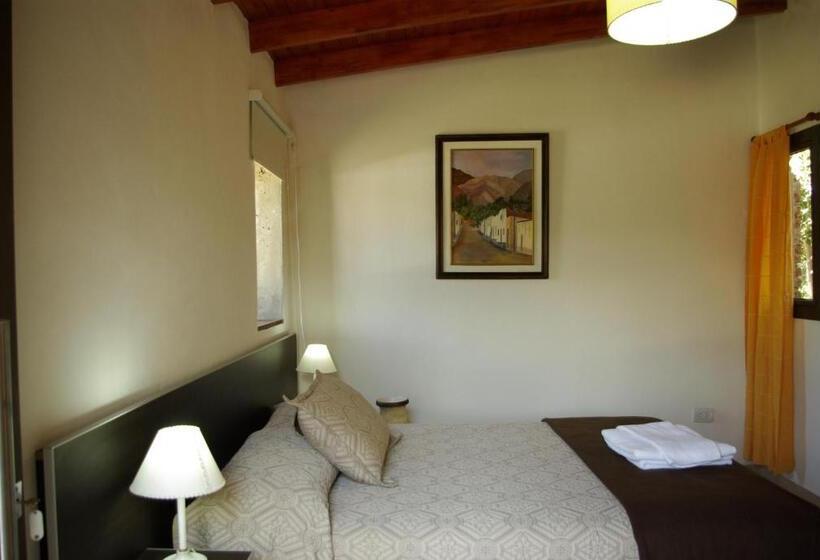 سوییت با چشم‌انداز کوه, Amaikén Suites