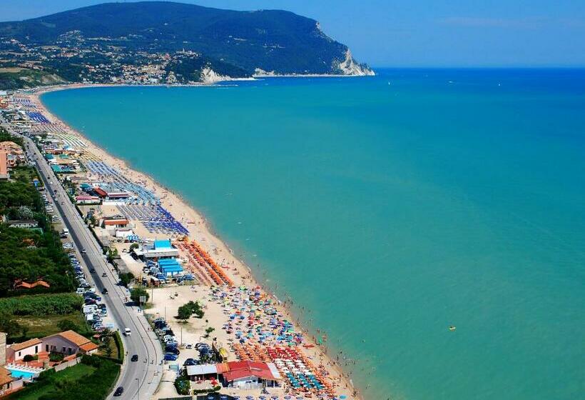 带1个卧室的带海景的公寓, Lido Azzurro