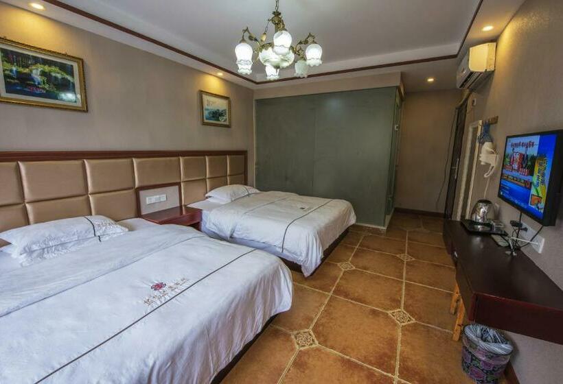 标准间带阳台, Fenghuang Memory Linjiang Inn