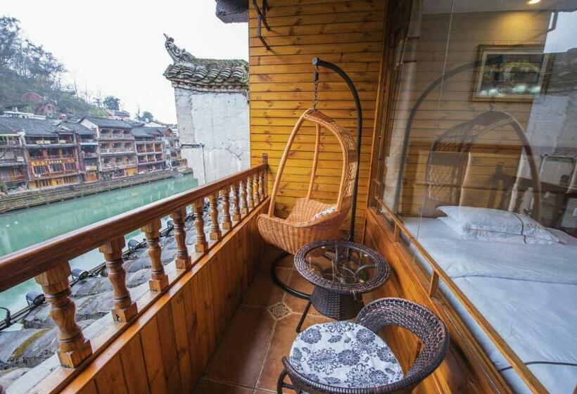 Номер Стандарт с Балконом, Fenghuang Memory Linjiang Inn