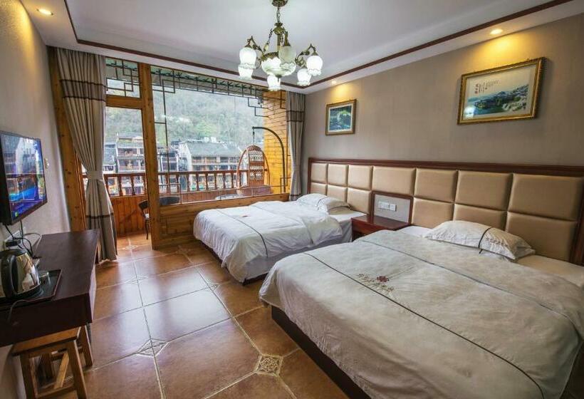 标准间带阳台, Fenghuang Memory Linjiang Inn