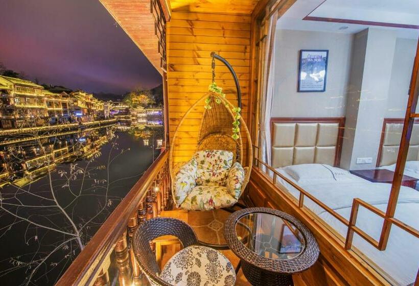 Номер Стандарт с Балконом, Fenghuang Memory Linjiang Inn