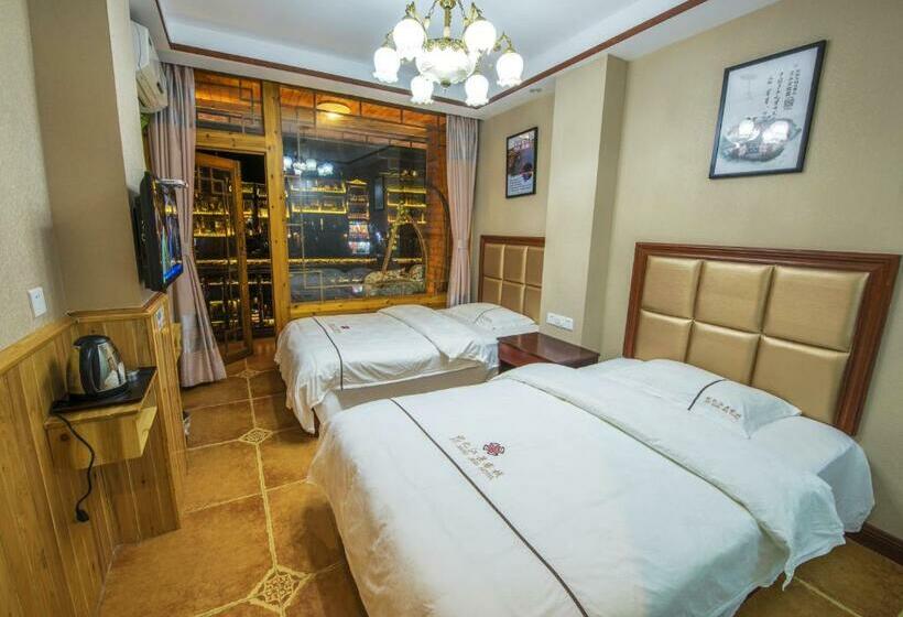 标准间带阳台, Fenghuang Memory Linjiang Inn