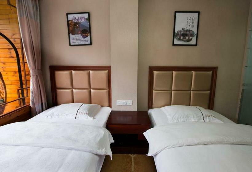 标准间带阳台, Fenghuang Memory Linjiang Inn